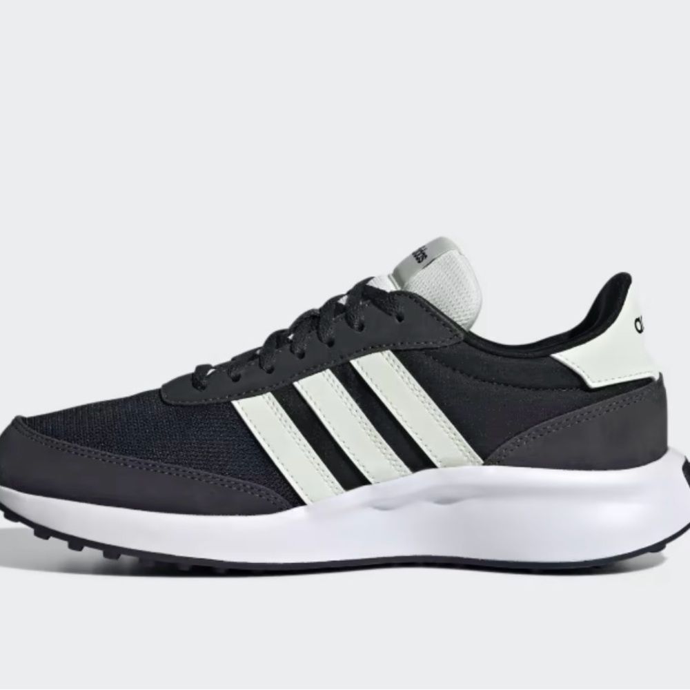 Adidas Run 70s women’s shoes NWT size 9.5 - Picture 7 of 7